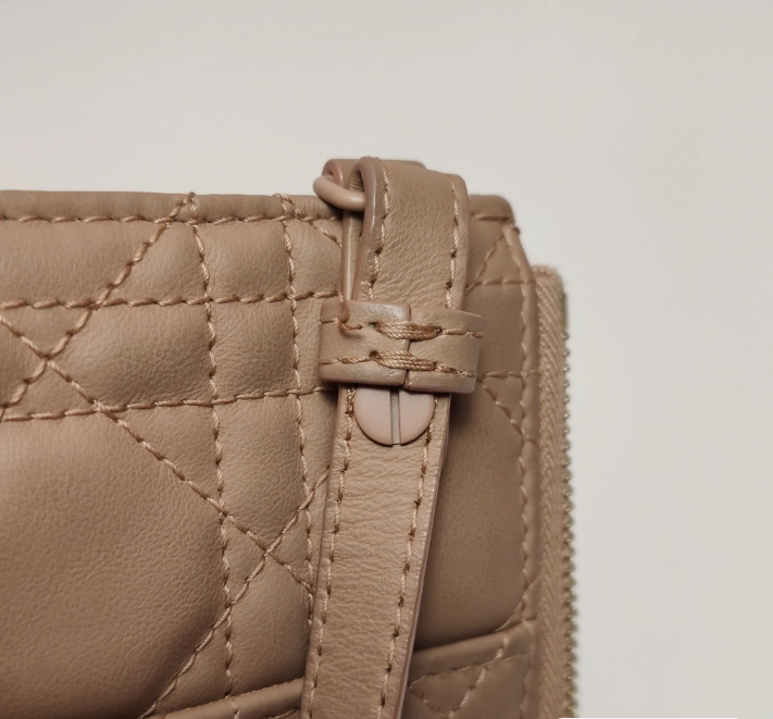 Preloved Dior Crossbody cowhide bag beige 11cm*20cm*1cm 250217781067249