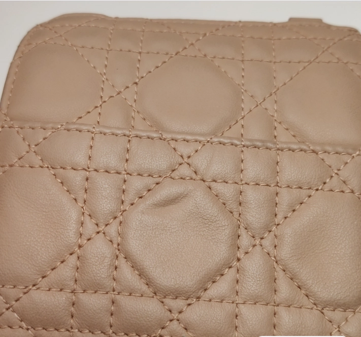 Preloved Dior Crossbody cowhide bag beige 11cm*20cm*1cm 250217781067249