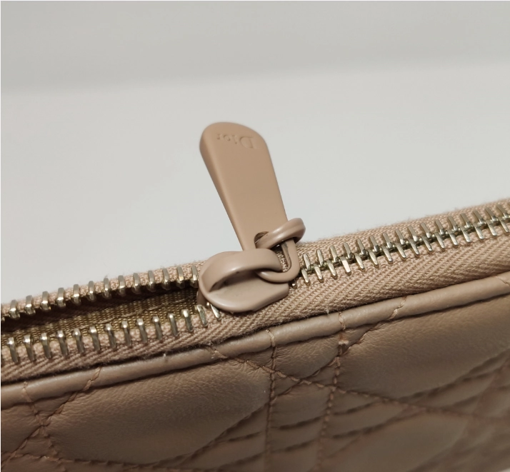 Preloved Dior Crossbody cowhide bag beige 11cm*20cm*1cm 250217781067249