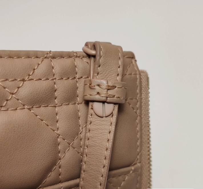 Preloved Dior Crossbody cowhide bag beige 11cm*20cm*1cm 250217781067249