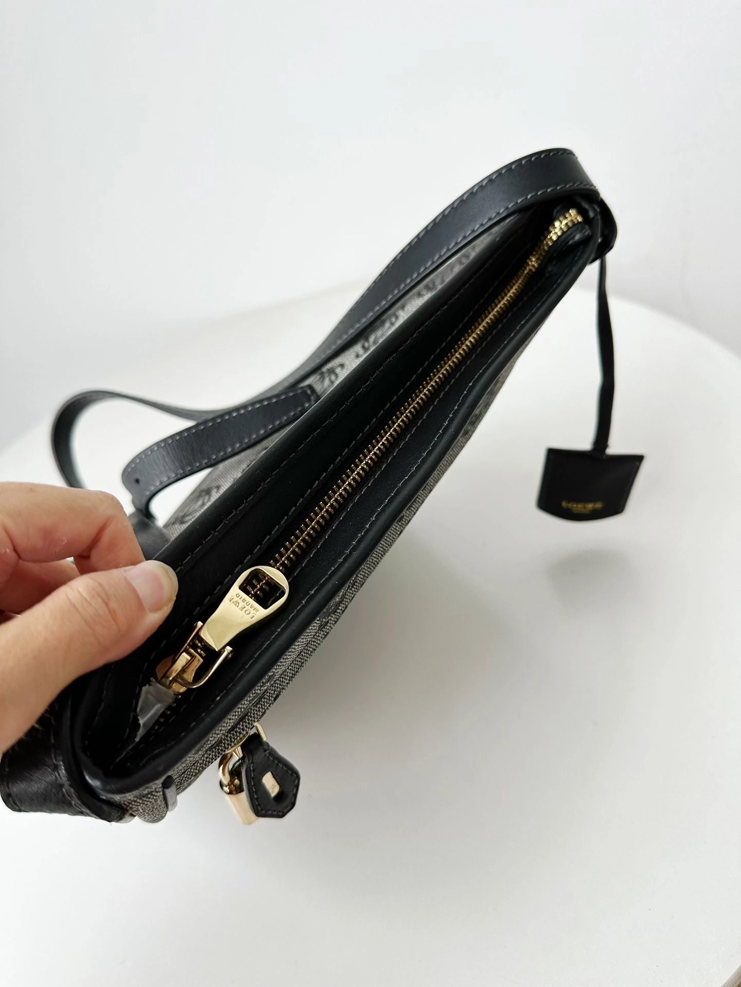 Preloved Loewe Crossbody bag 28*29cm