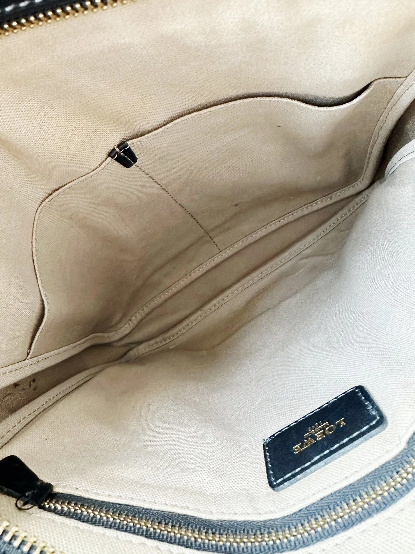 Preloved Loewe Crossbody bag 28*29cm