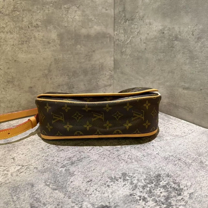 Preloved Louis Vuitton vintage crossbody bag