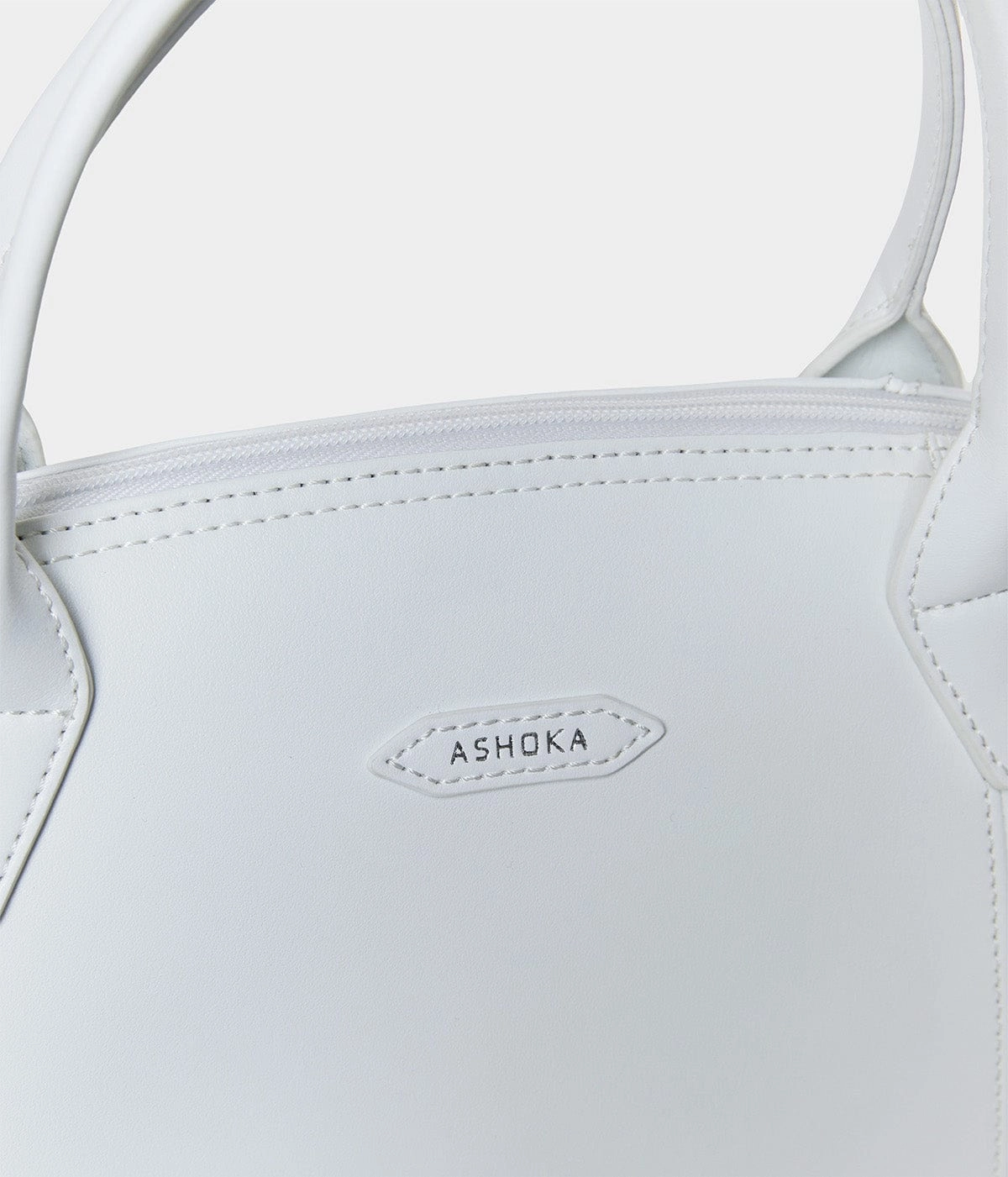 Pretty Apple Skin Vegan Leather Shoulder Bag | White
