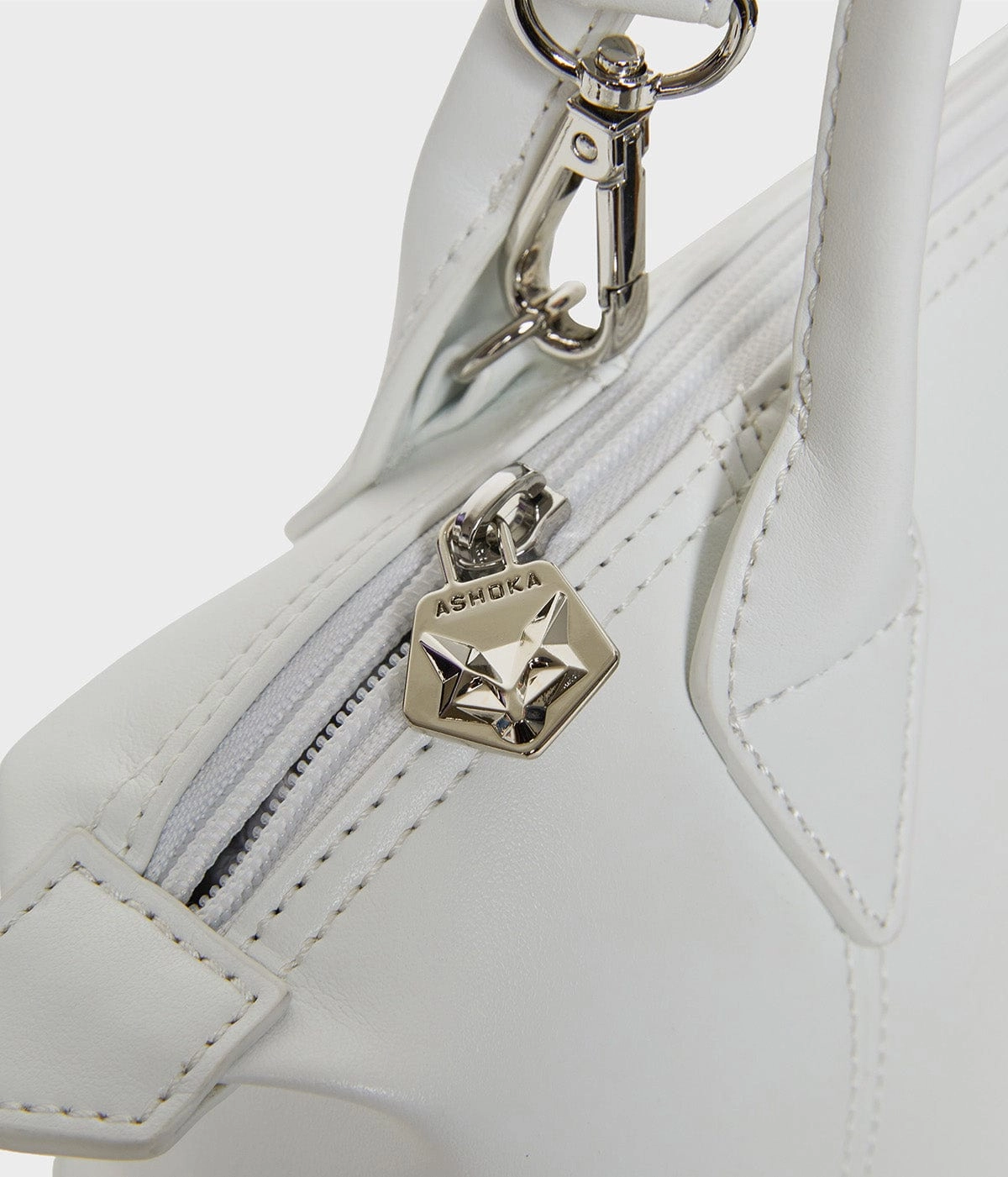 Pretty Apple Skin Vegan Leather Shoulder Bag | White