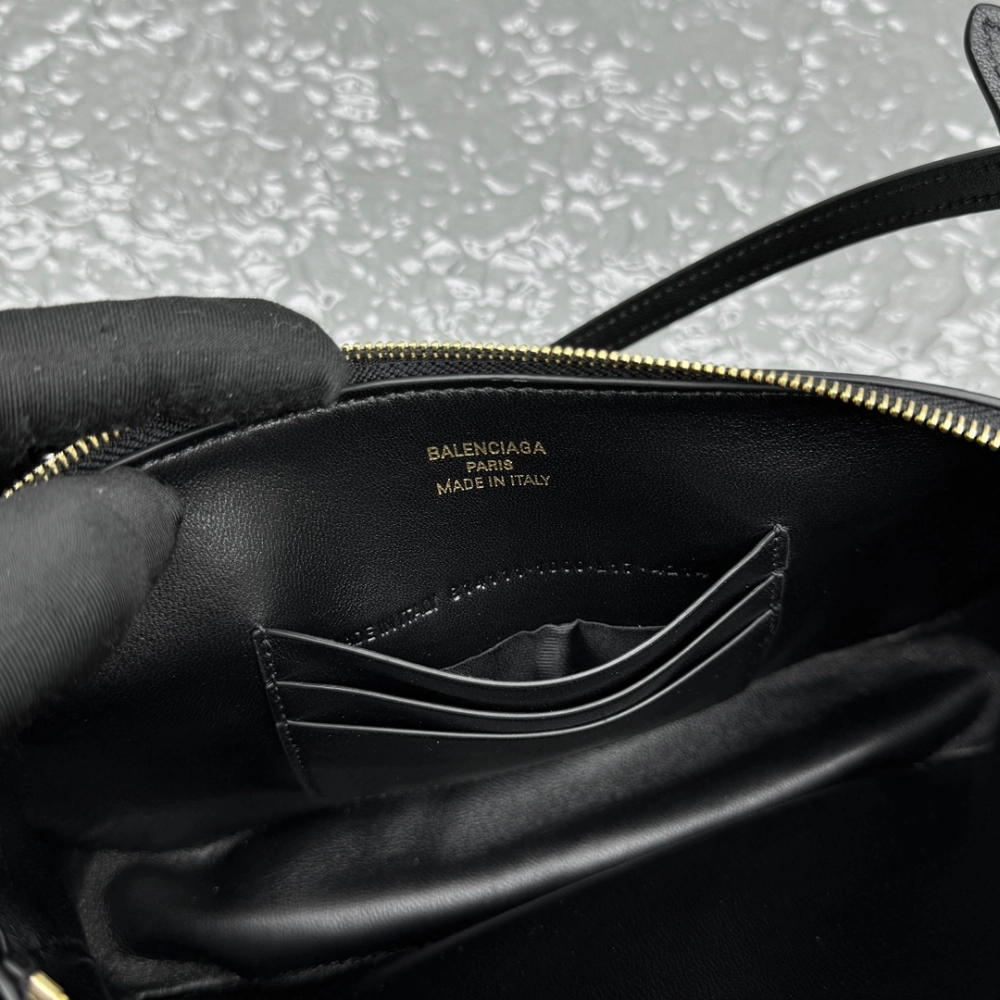 Rodeo Sling Pochette In Black Leather Shoulder Bag for Women