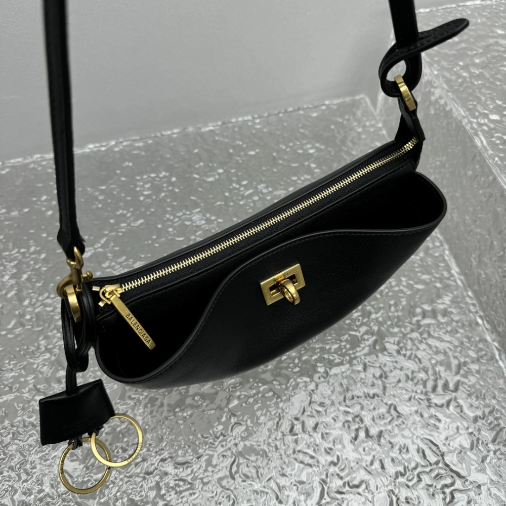 Rodeo Sling Pochette In Black Leather Shoulder Bag for Women