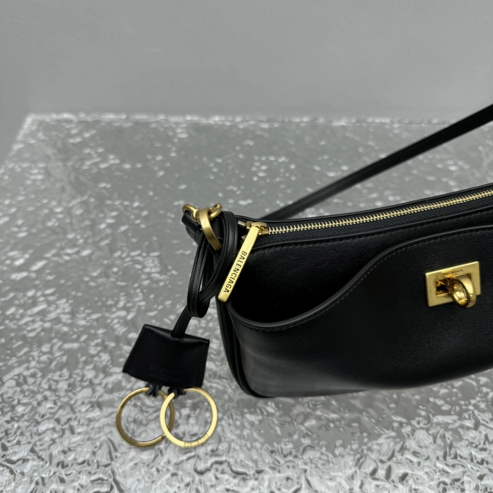 Rodeo Sling Pochette In Black Leather Shoulder Bag for Women
