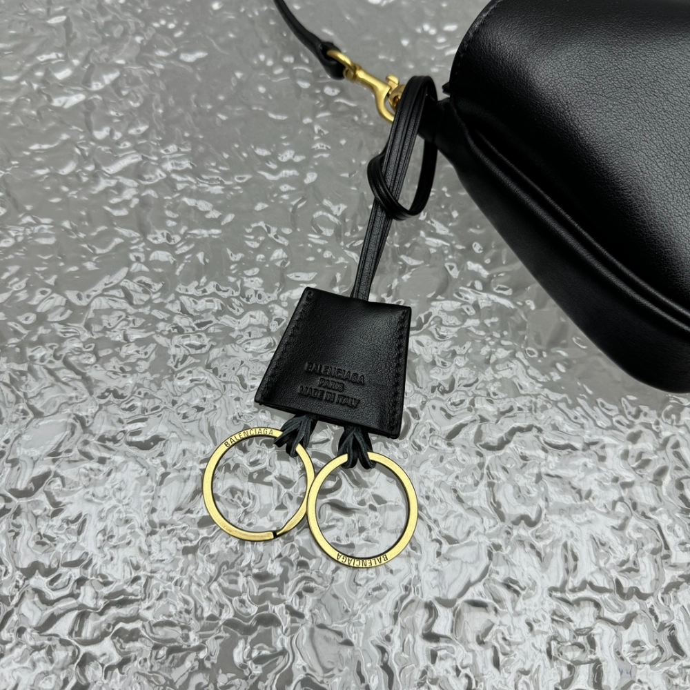 Rodeo Sling Pochette In Black Leather Shoulder Bag for Women