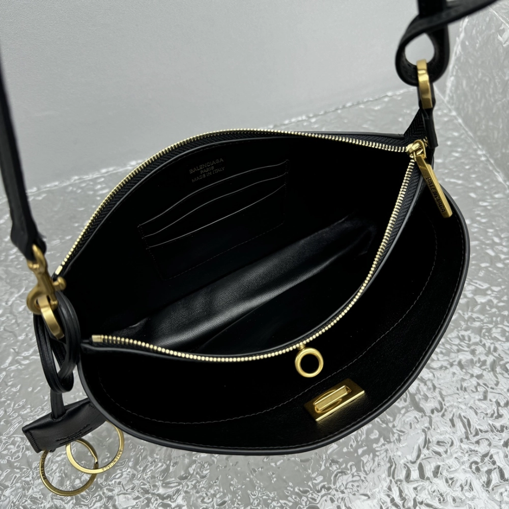 Rodeo Sling Pochette In Black Leather Shoulder Bag for Women