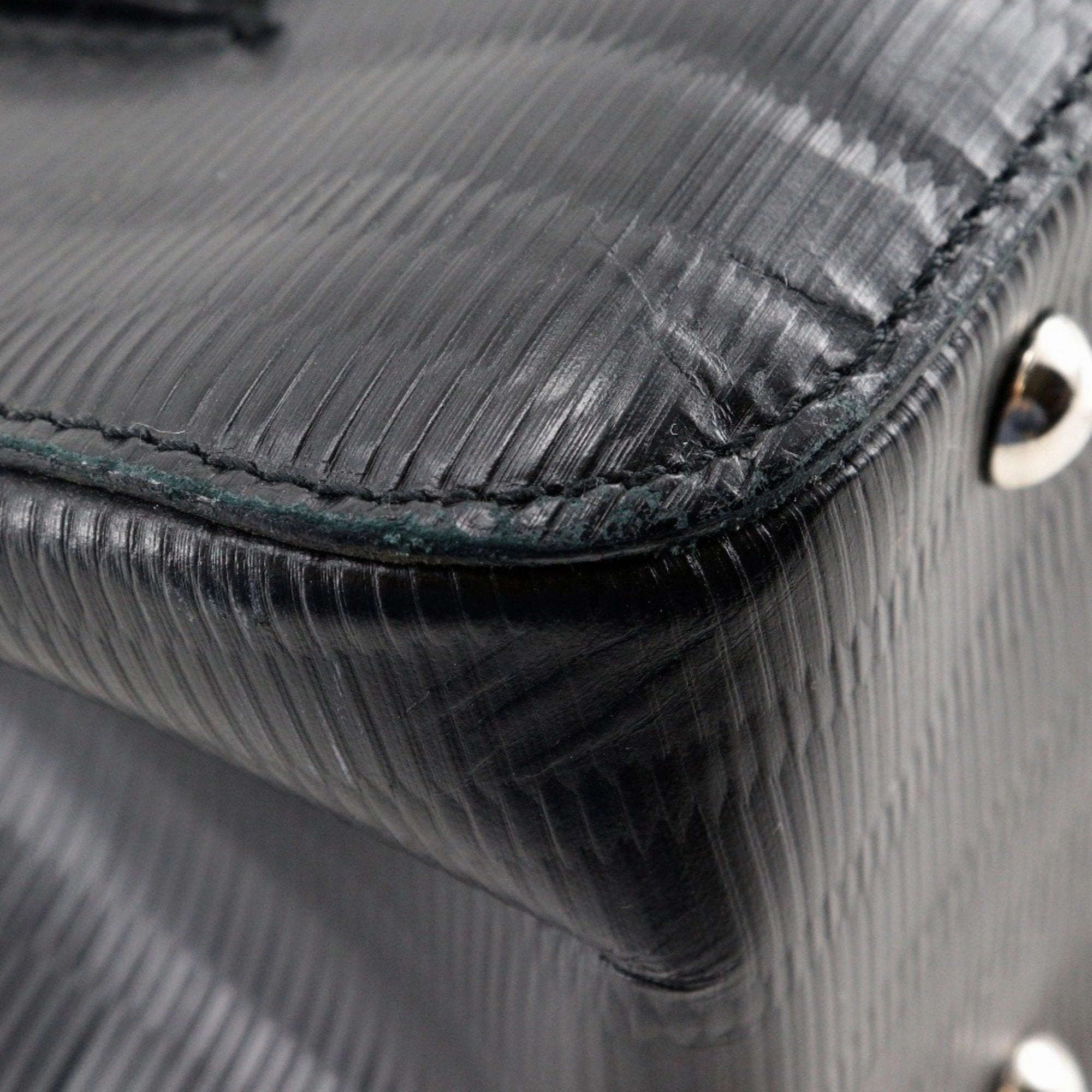 Salvatore Ferragamo Gancini Leather Shoulder Bag (Pre-Owned)
