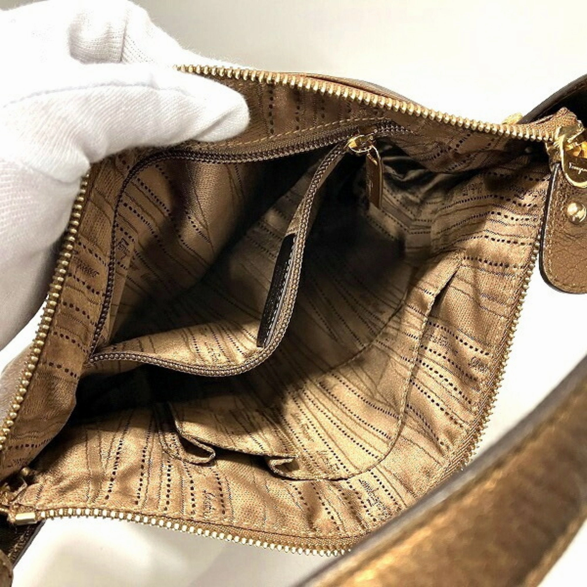Salvatore Ferragamo gold Leather Shoulder Bag (Pre-Owned)