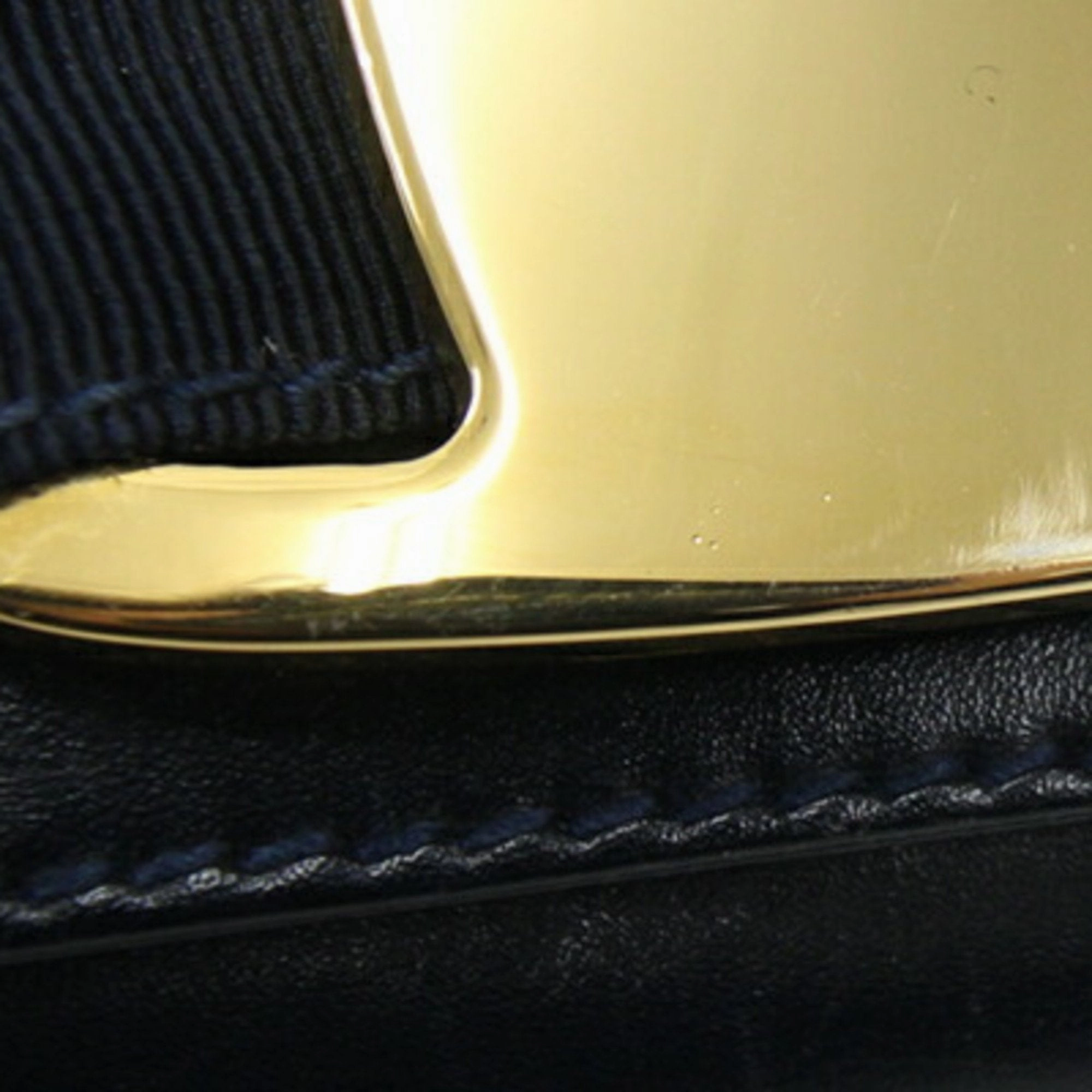 Salvatore Ferragamo Leather Pochette Shoulder Bag (Pre-Owned)