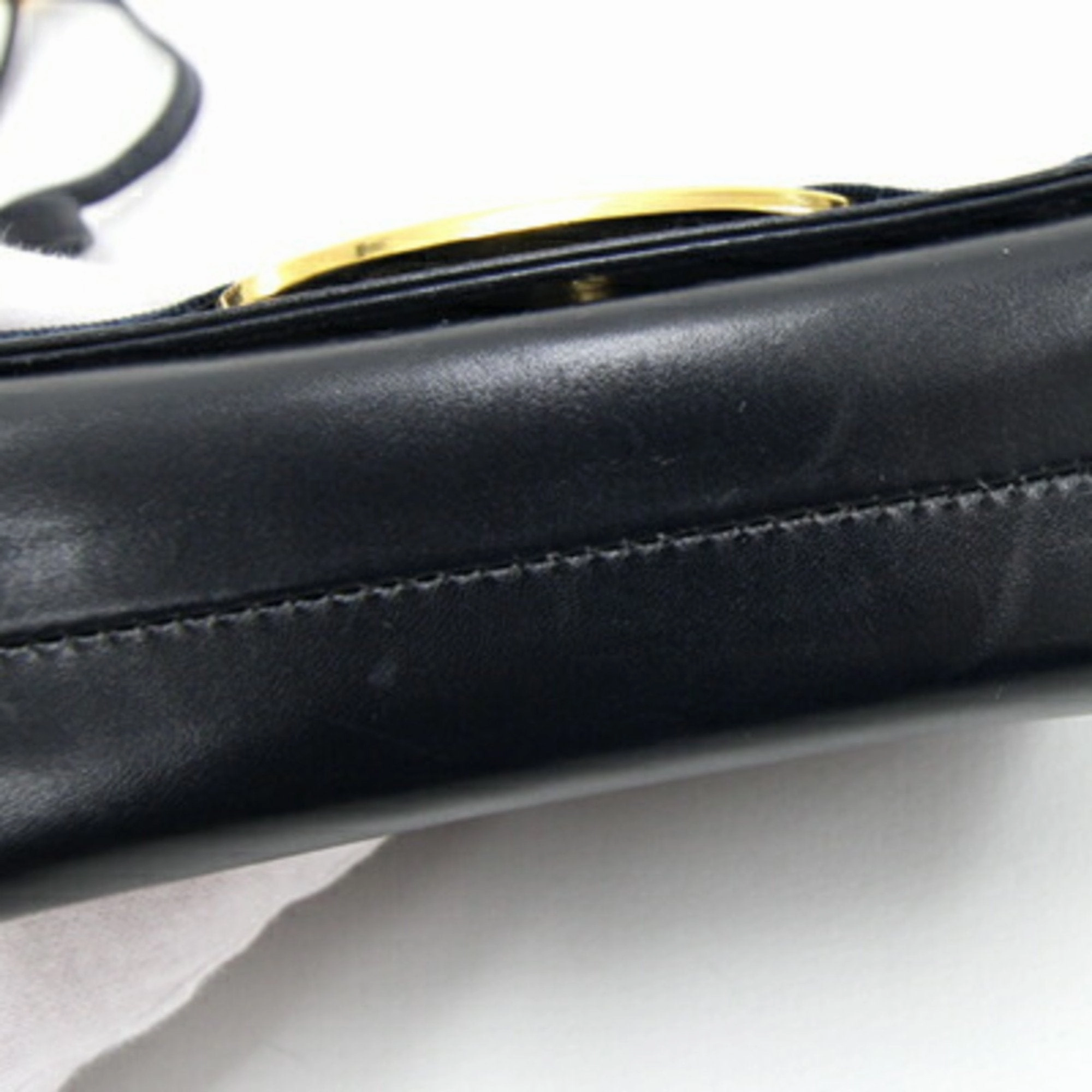 Salvatore Ferragamo Leather Pochette Shoulder Bag (Pre-Owned)