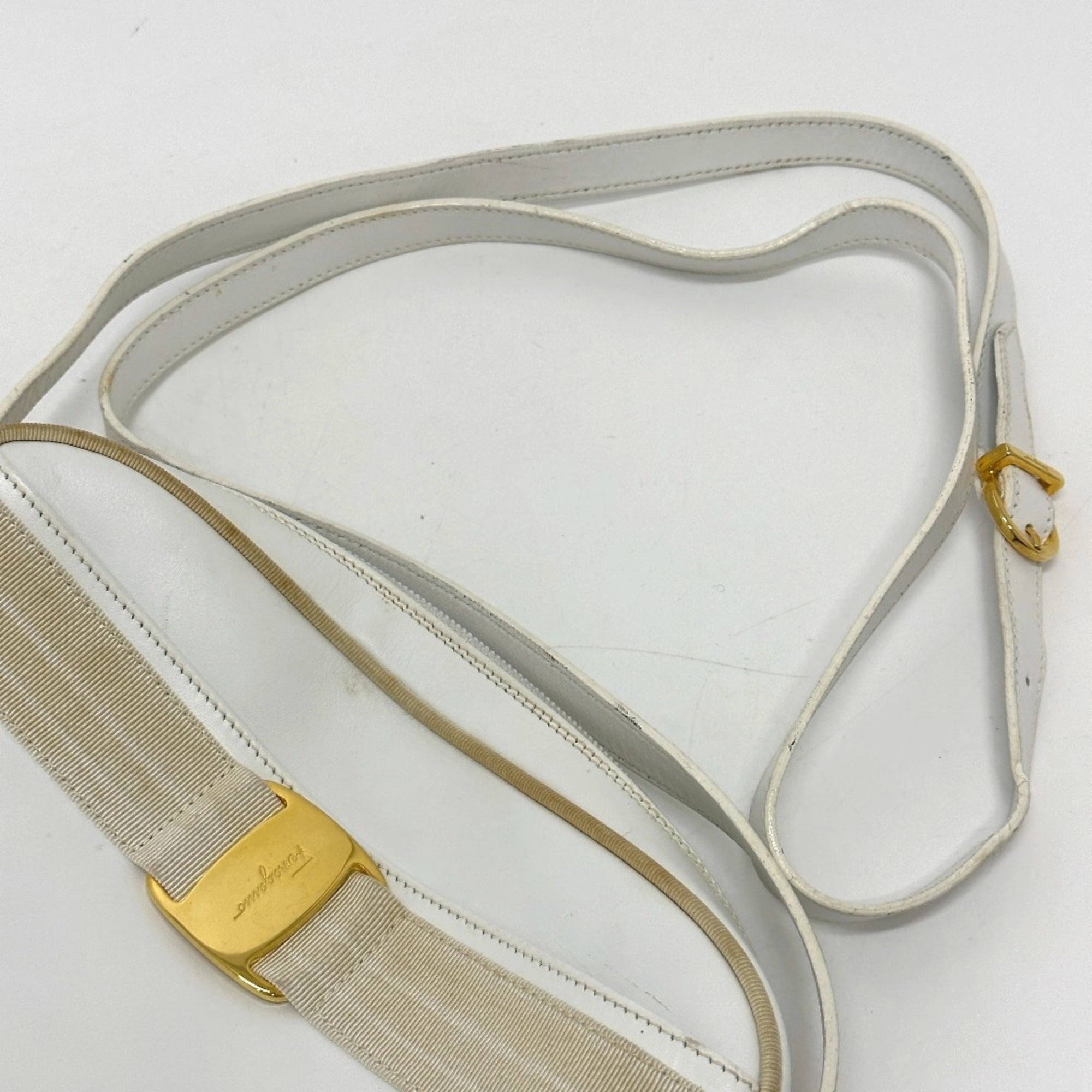 Salvatore Ferragamo  Leather Shoulder Bag (Pre-Owned)