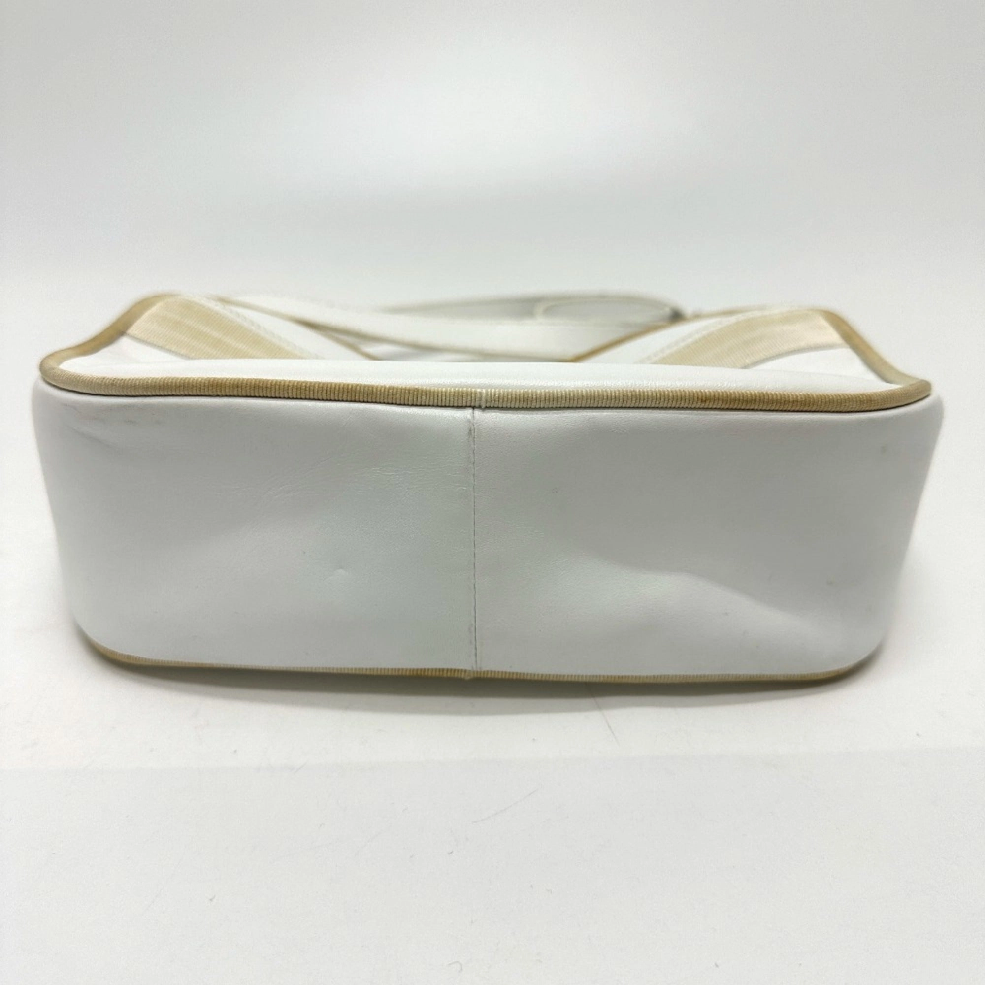 Salvatore Ferragamo  Leather Shoulder Bag (Pre-Owned)