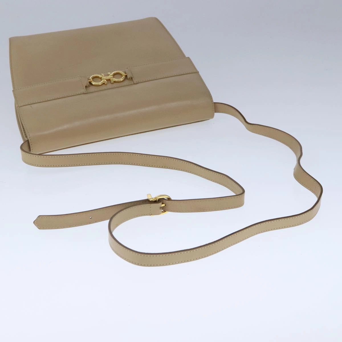 Salvatore Ferragamo  Leather Shoulder Bag (Pre-Owned)