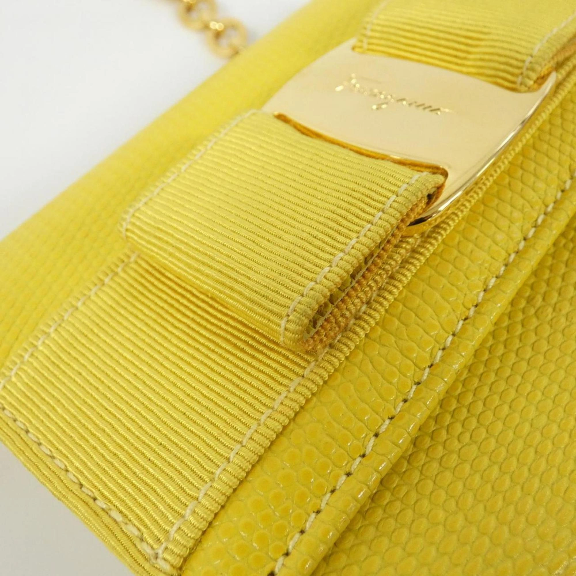 Salvatore Ferragamo Leather Shoulder Bag (Pre-Owned)