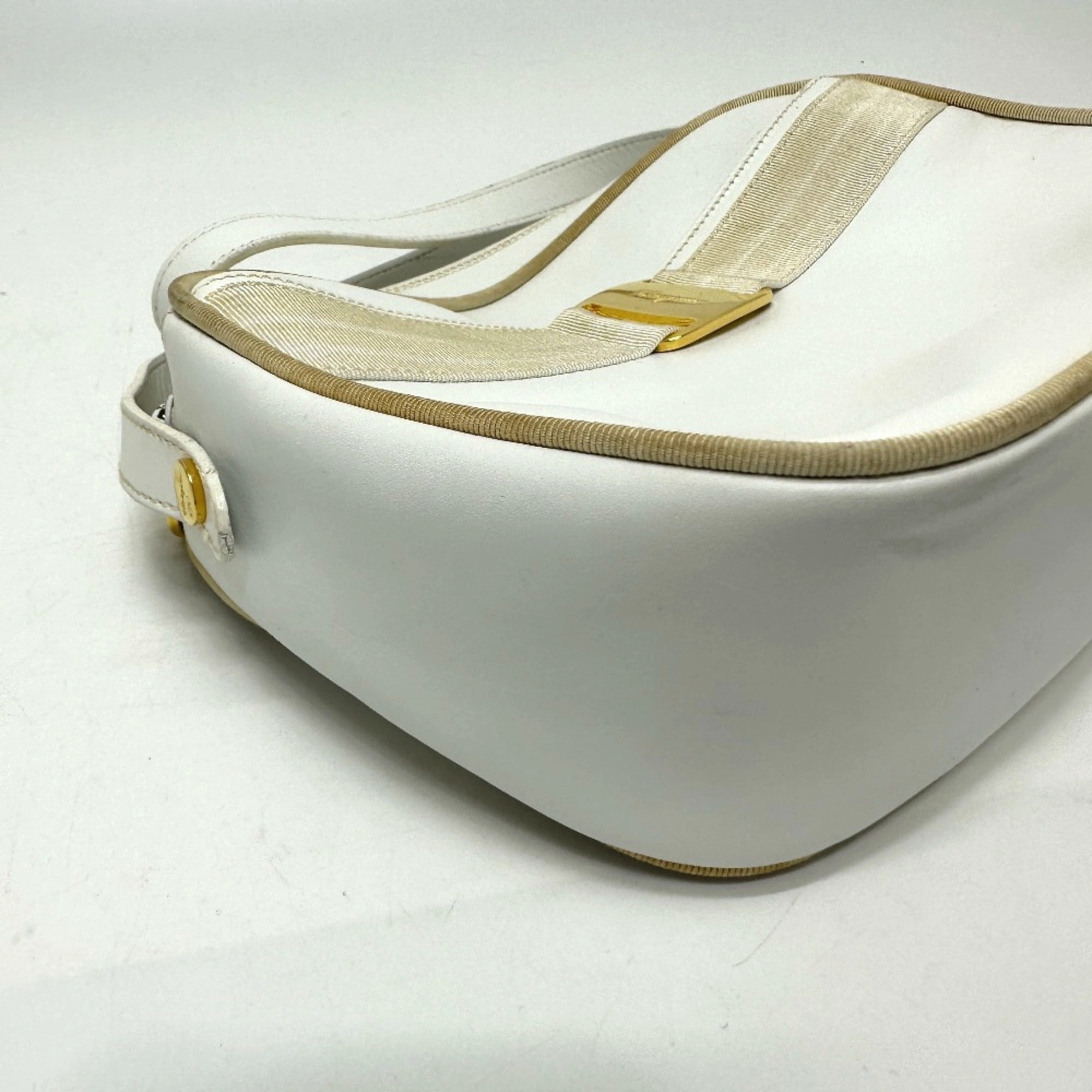 Salvatore Ferragamo  Leather Shoulder Bag (Pre-Owned)