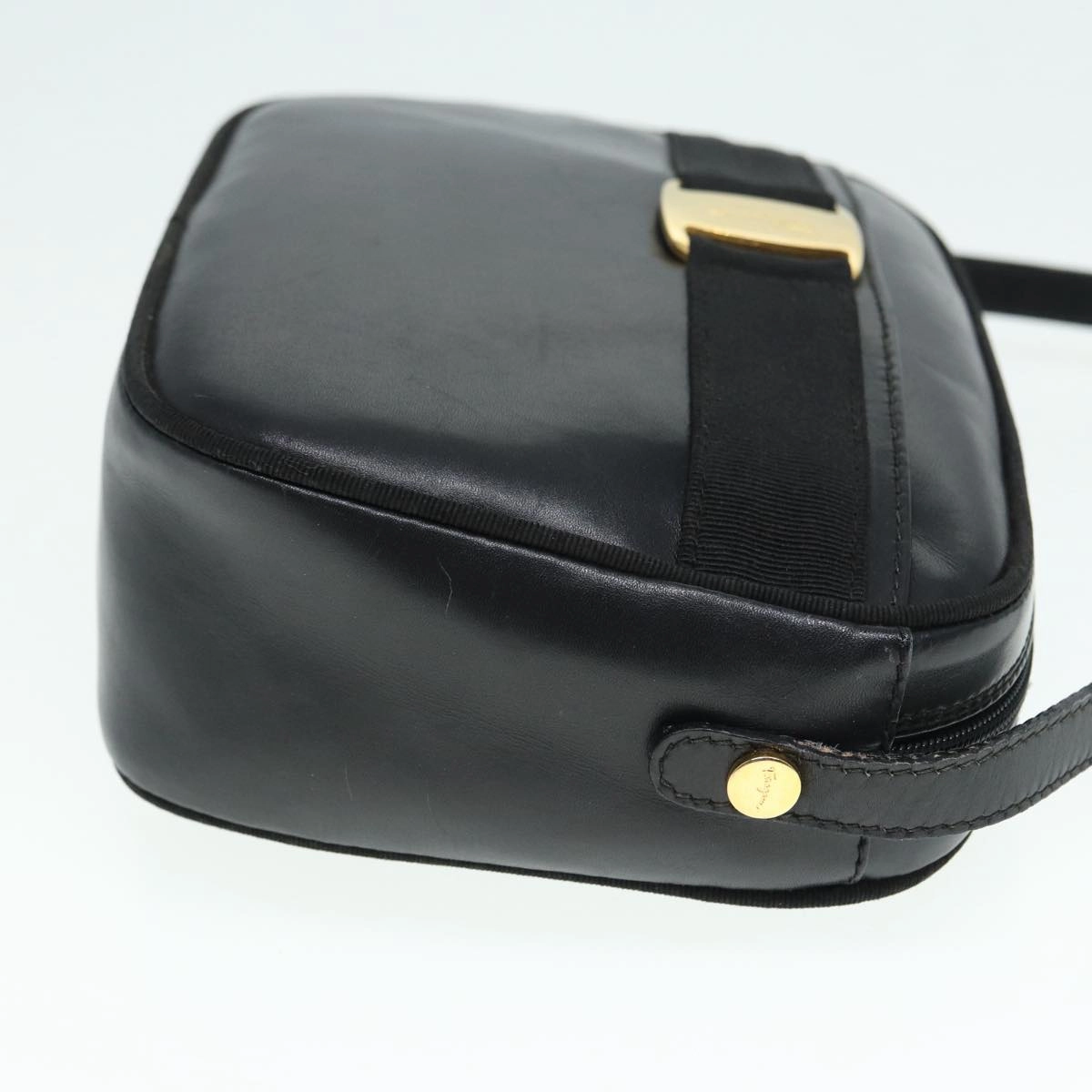Salvatore Ferragamo Vara  Leather Shoulder Bag (Pre-Owned)