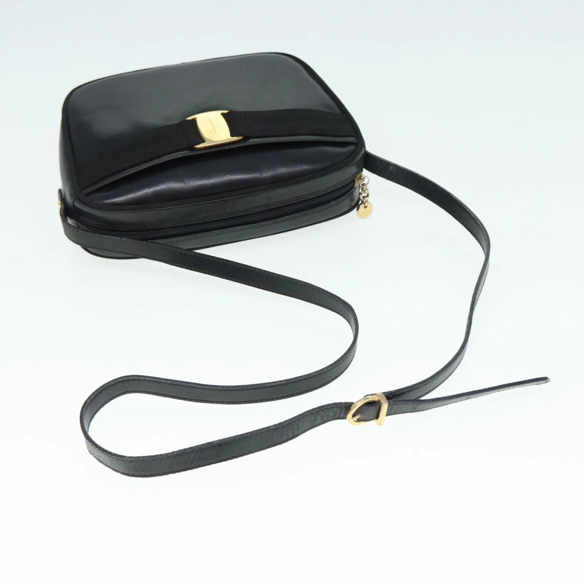Salvatore Ferragamo Vara  Leather Shoulder Bag (Pre-Owned)