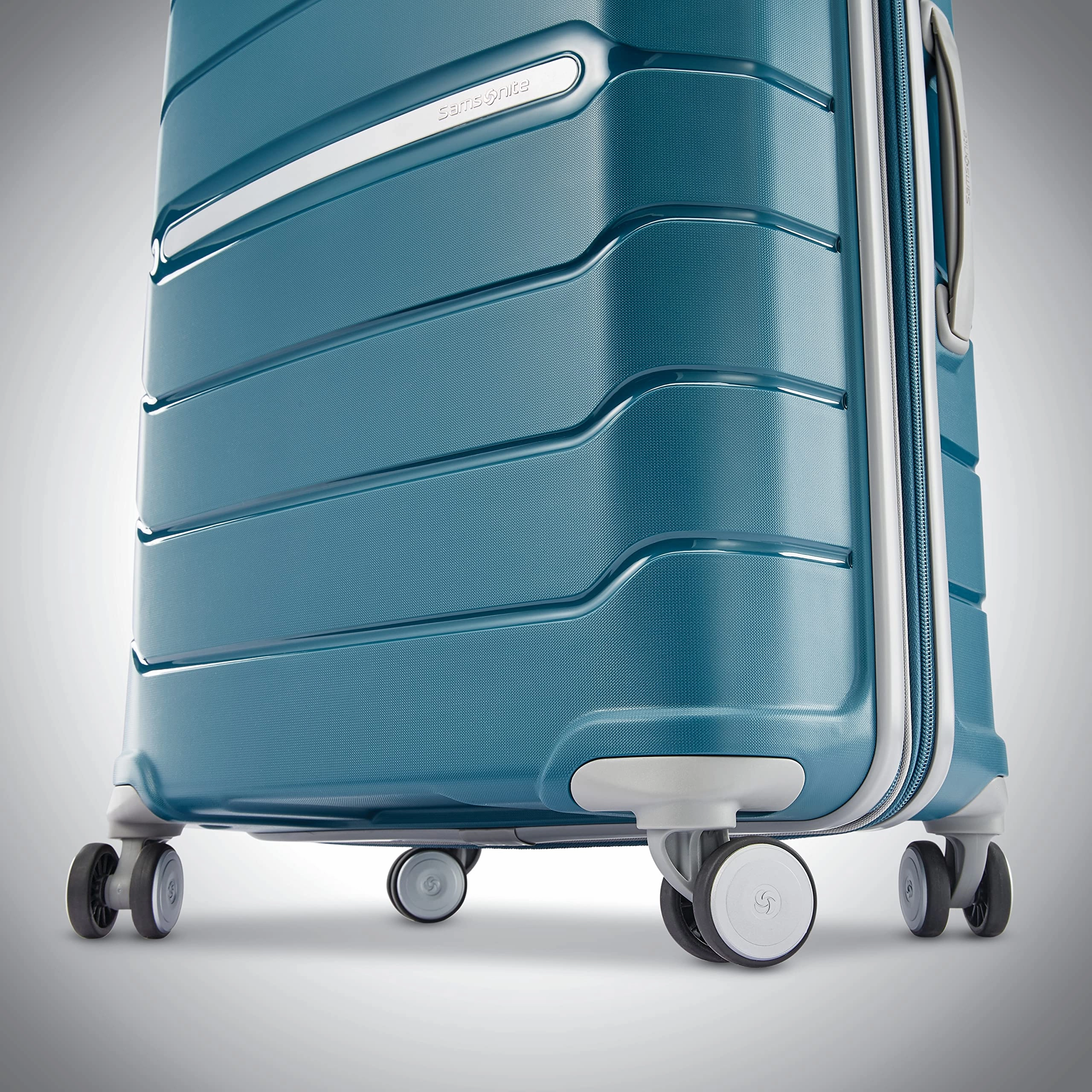 Samsonite Freeform 21" 4-Wheel Carry-On Luggage