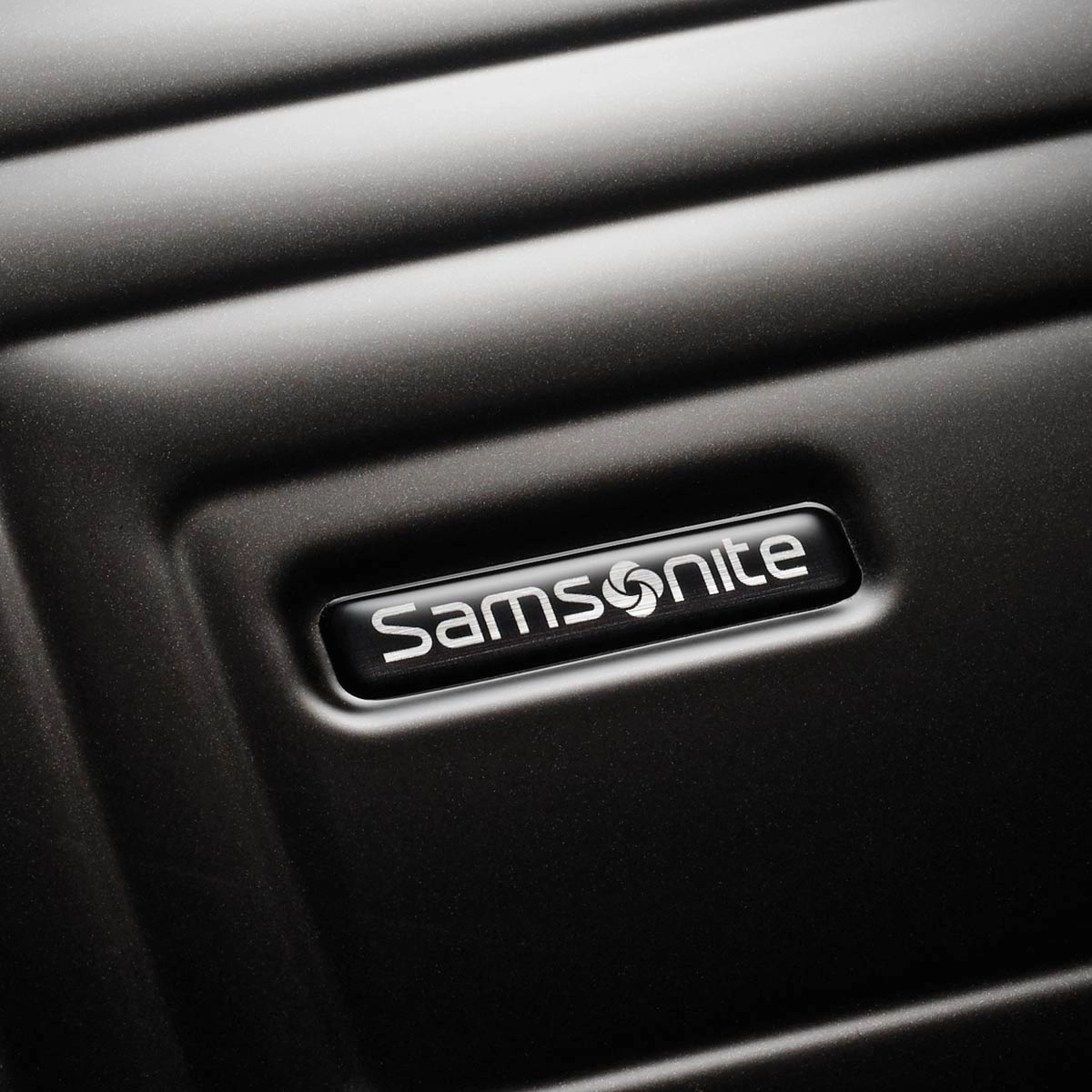 Samsonite Neopulse 20In Spinner Carry On