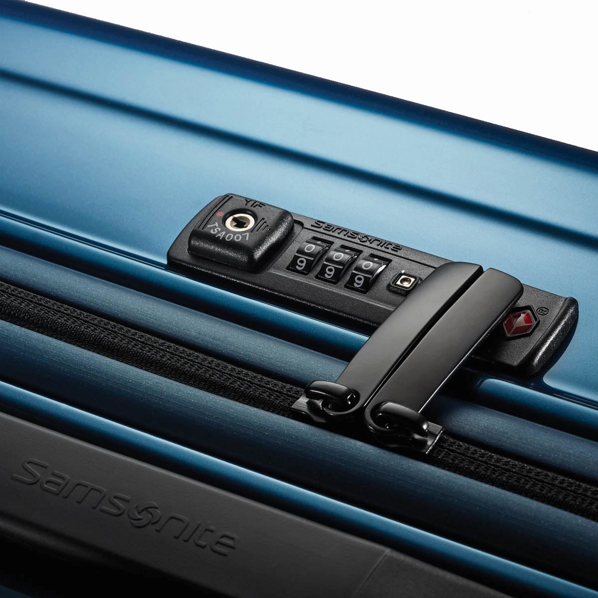 Samsonite Neopulse 20In Spinner Carry On