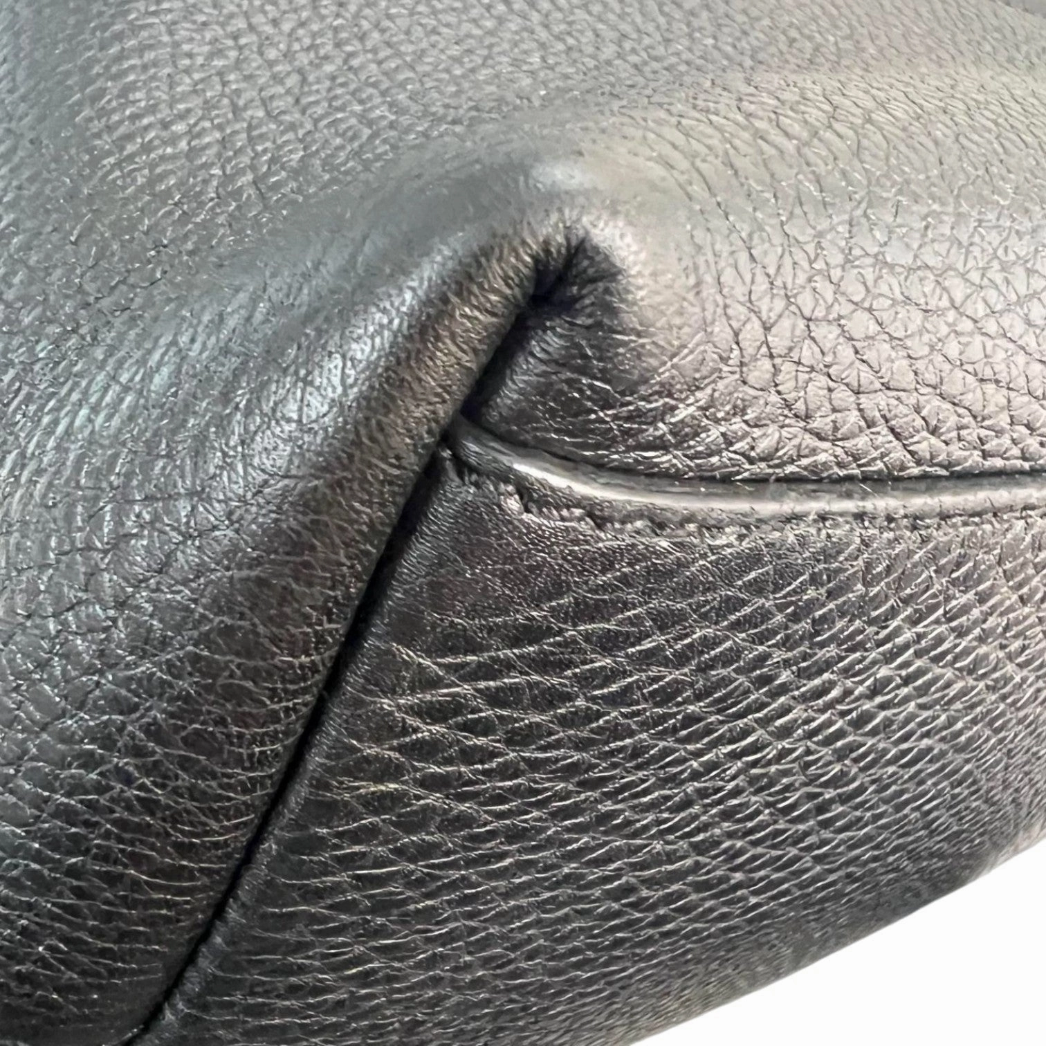 Soho Chain Shoulder Medium Pebbled Calfskin Black GHW