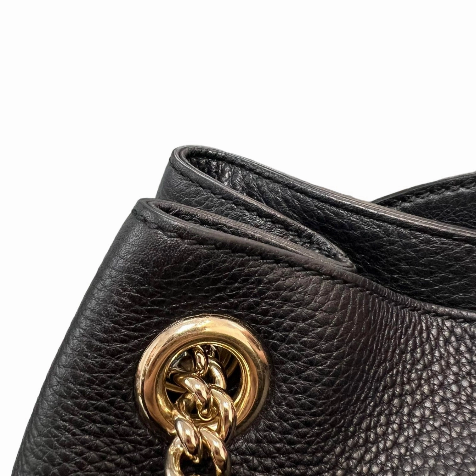 Soho Chain Shoulder Medium Pebbled Calfskin Black GHW