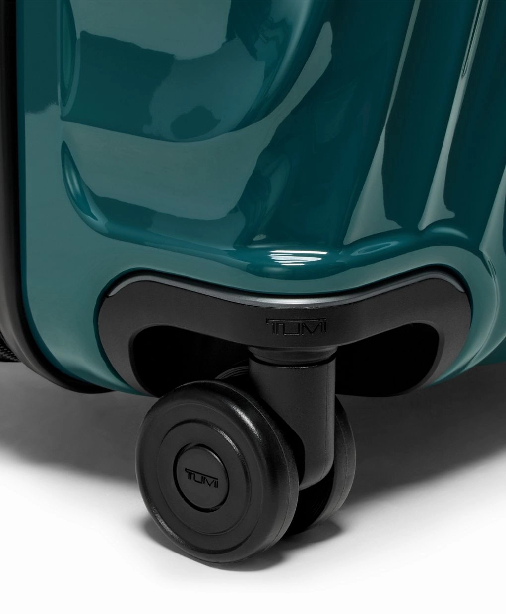 Tumi 19 Degree Continental Expandable 4 Wheeled Carry-On