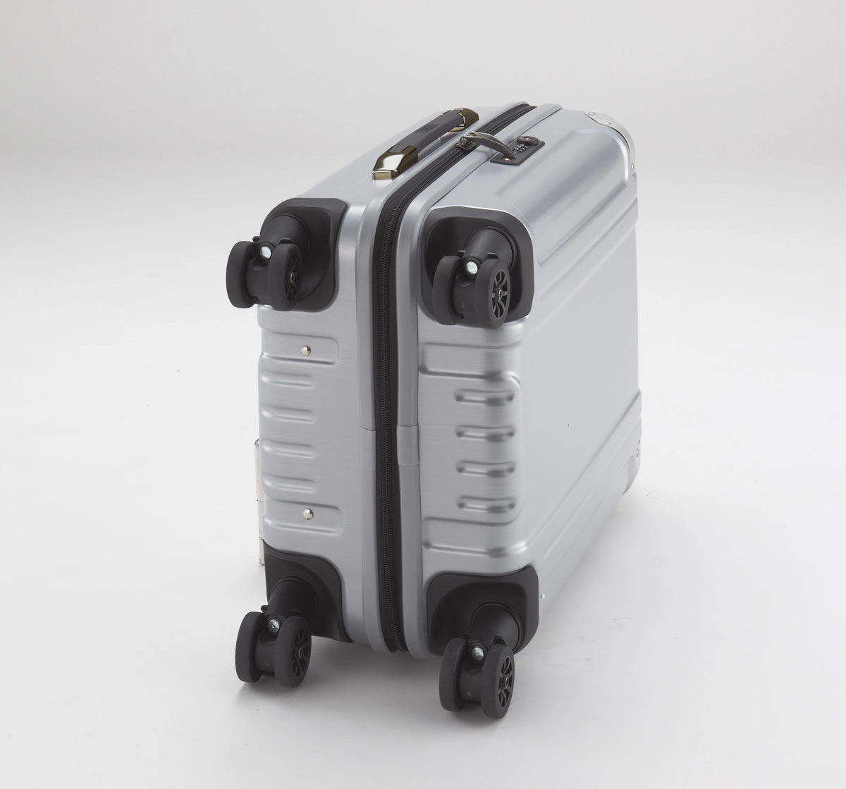 Zero Halliburton Geo Polycarbonate Carry On 4 Wheel Spinner Travel Case